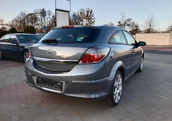 Opel Astra cena 9900 przebieg: 220000, rok produkcji 2005 z Konin małe 154